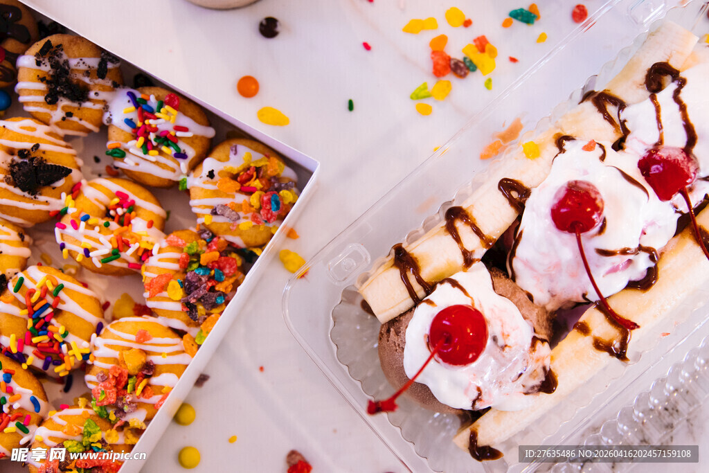 美味缤纷甜点拼盘