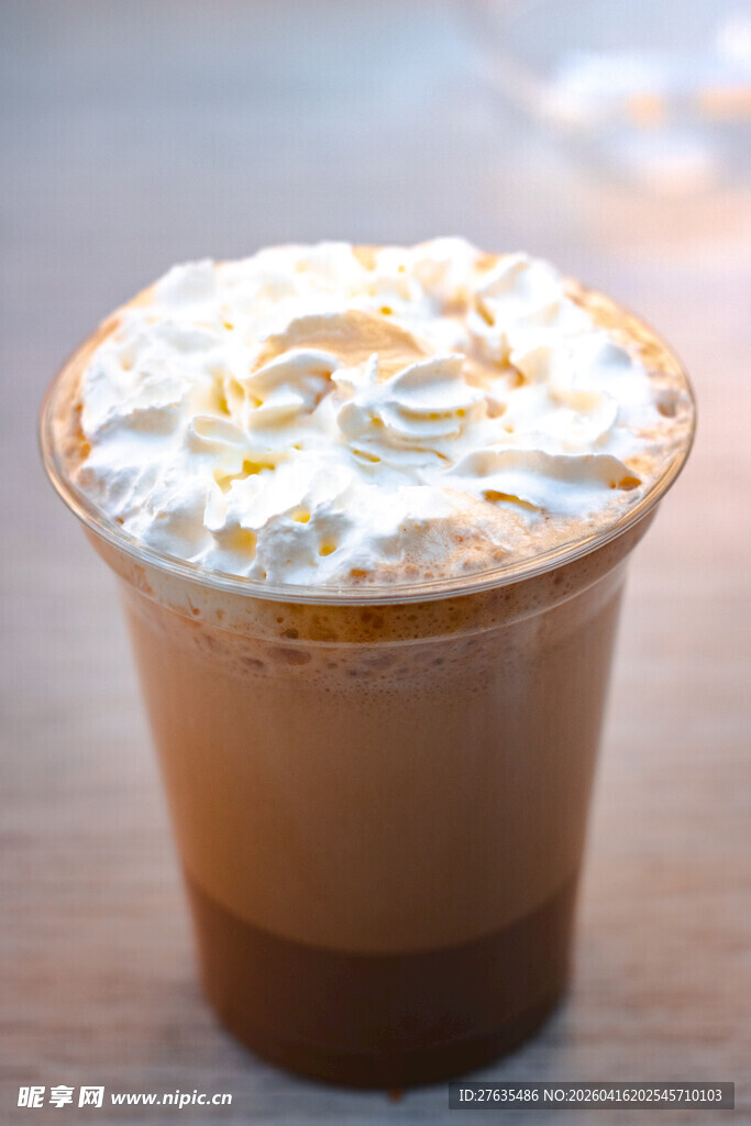 美味焦糖奶油咖啡饮品