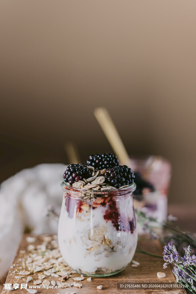 美味浆果酸奶杯