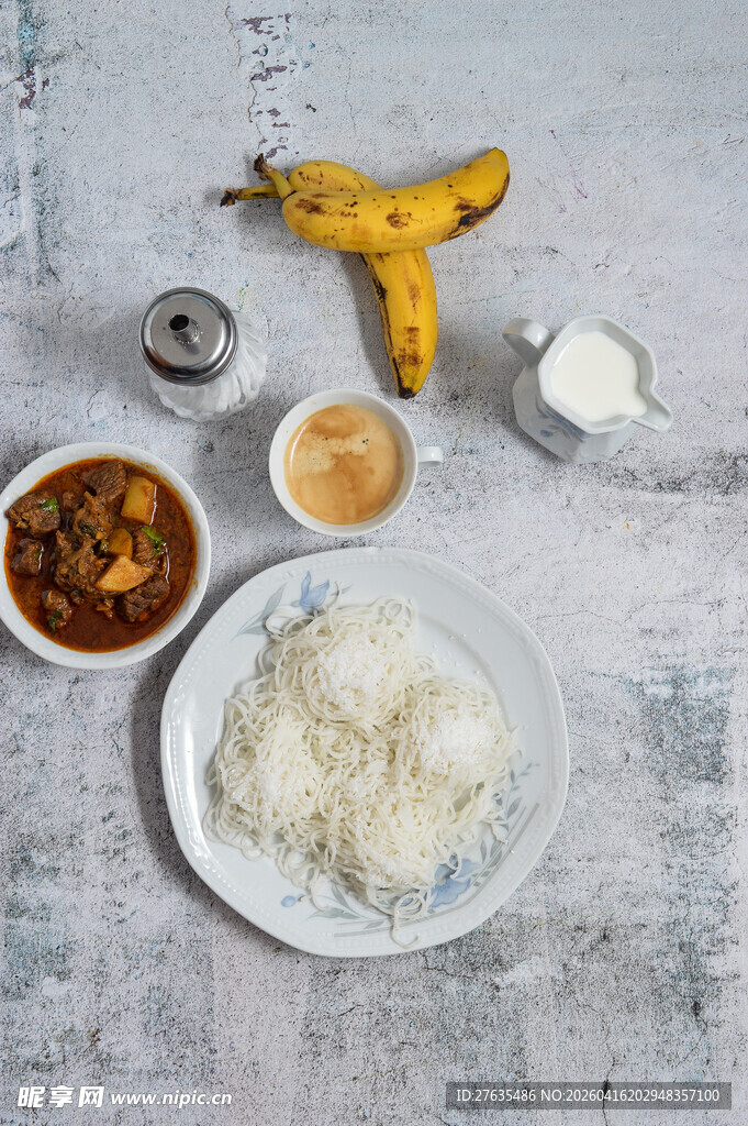 美味餐食搭配多样食材