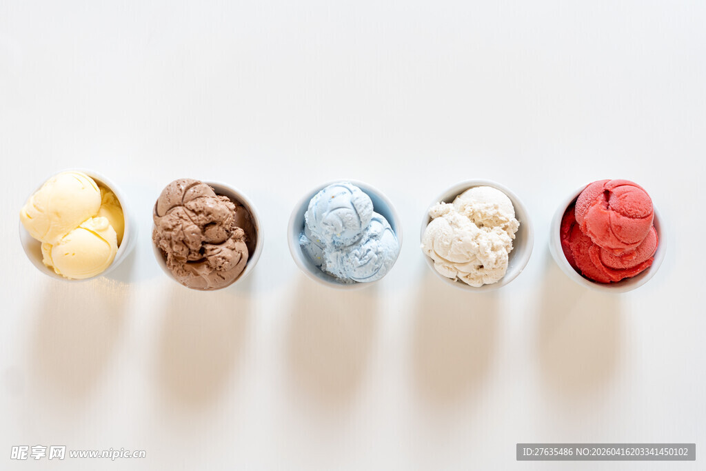 多彩冰淇淋排列展示