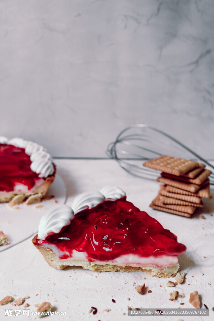 草莓派与饼干的美味组合