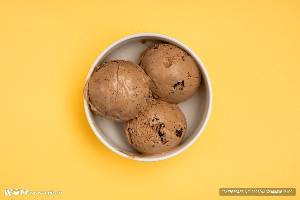 碗中美味巧克力曲奇球