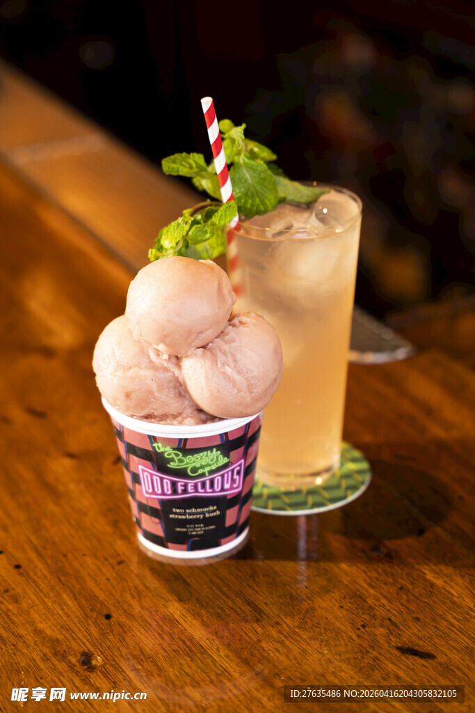 薄荷冰淇淋配冰饮