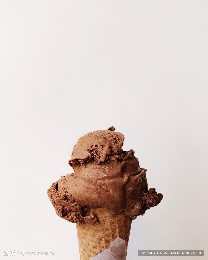 美味巧克力冰淇淋甜筒