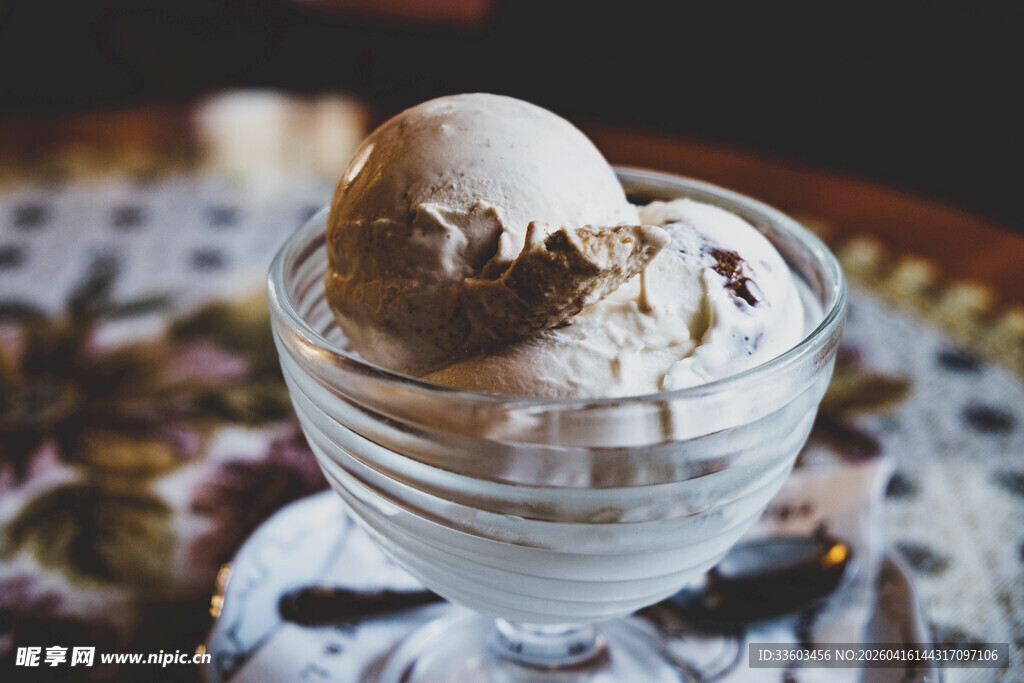 美味巧克力冰淇淋
