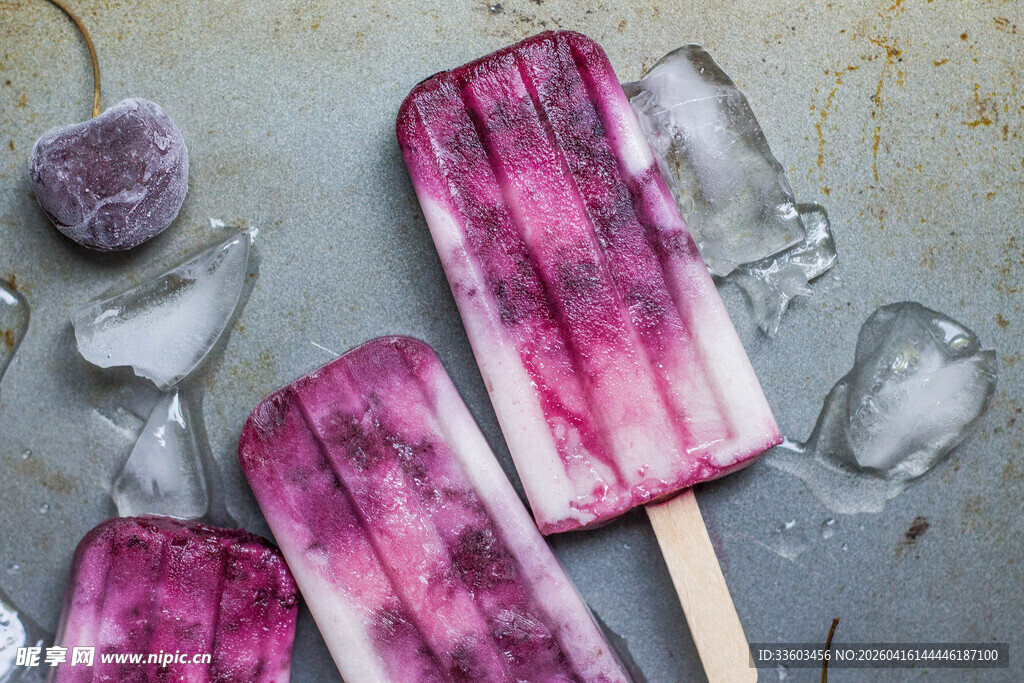 紫粉色渐变水果冰棍