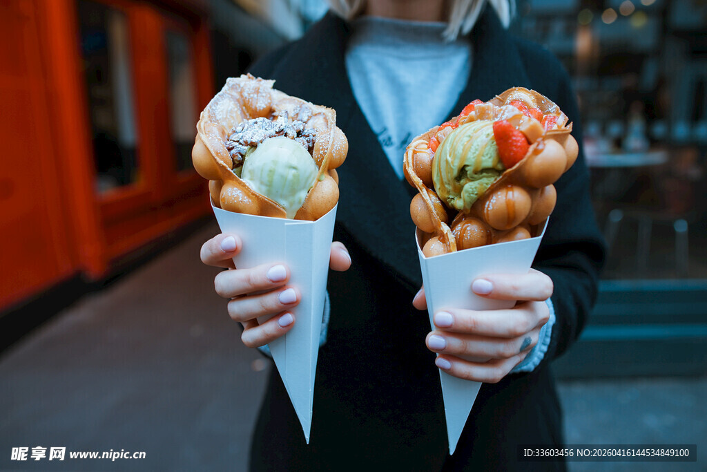 手持美味创意泡芙甜点