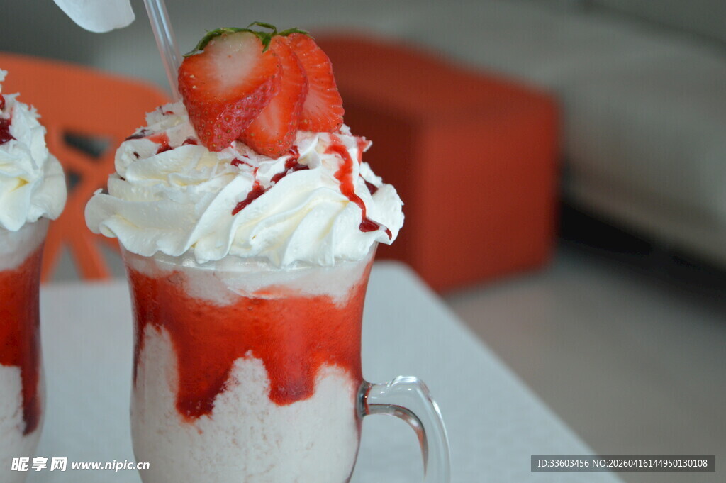 草莓奶油奶昔