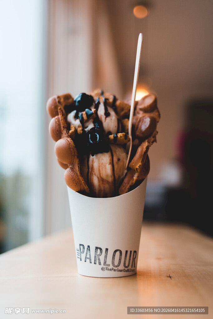 美味鸡蛋仔配巧克力酱