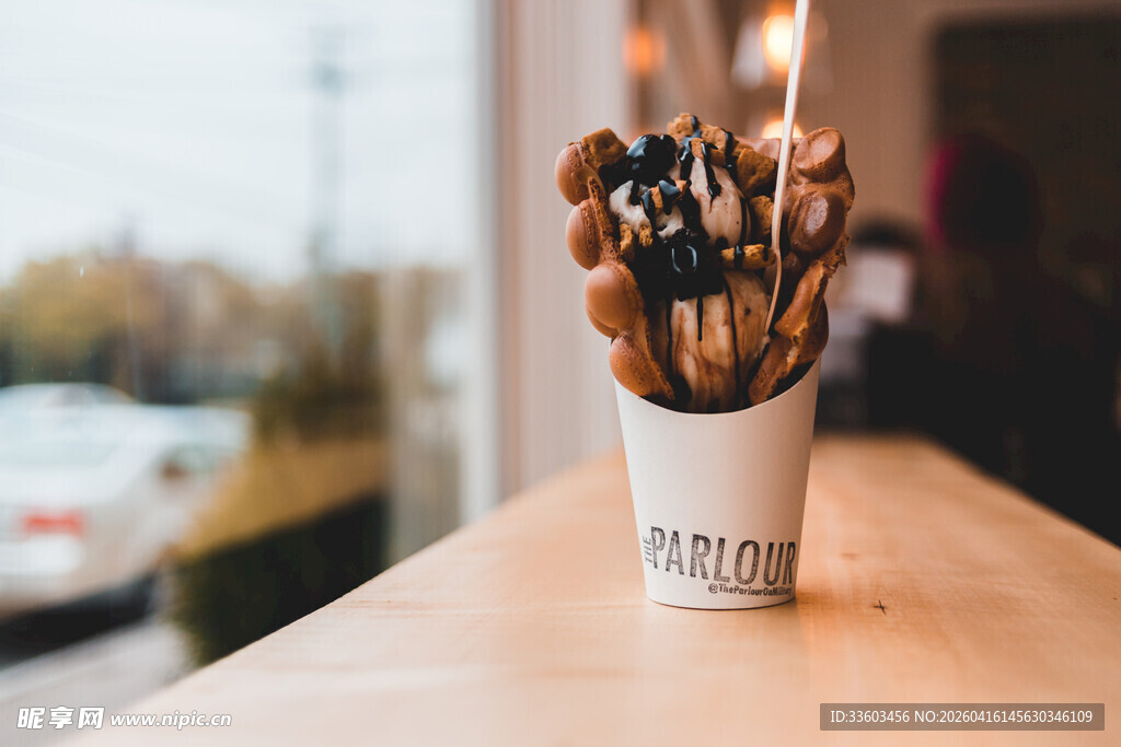 桌上杯装彩色画笔