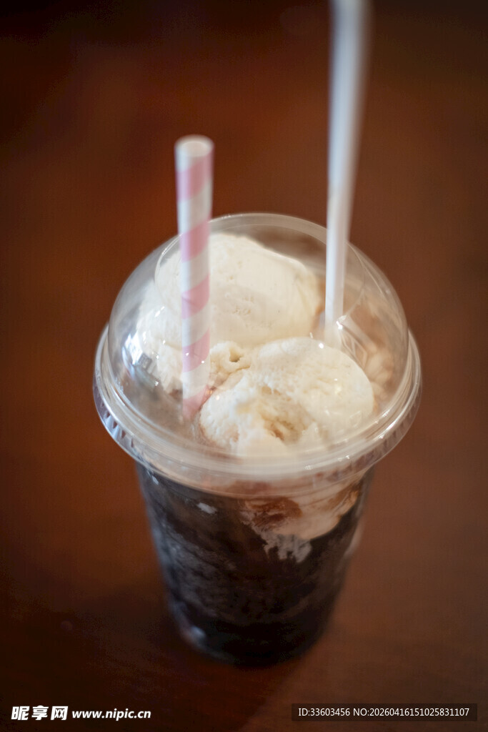 冰爽奶油可乐饮品