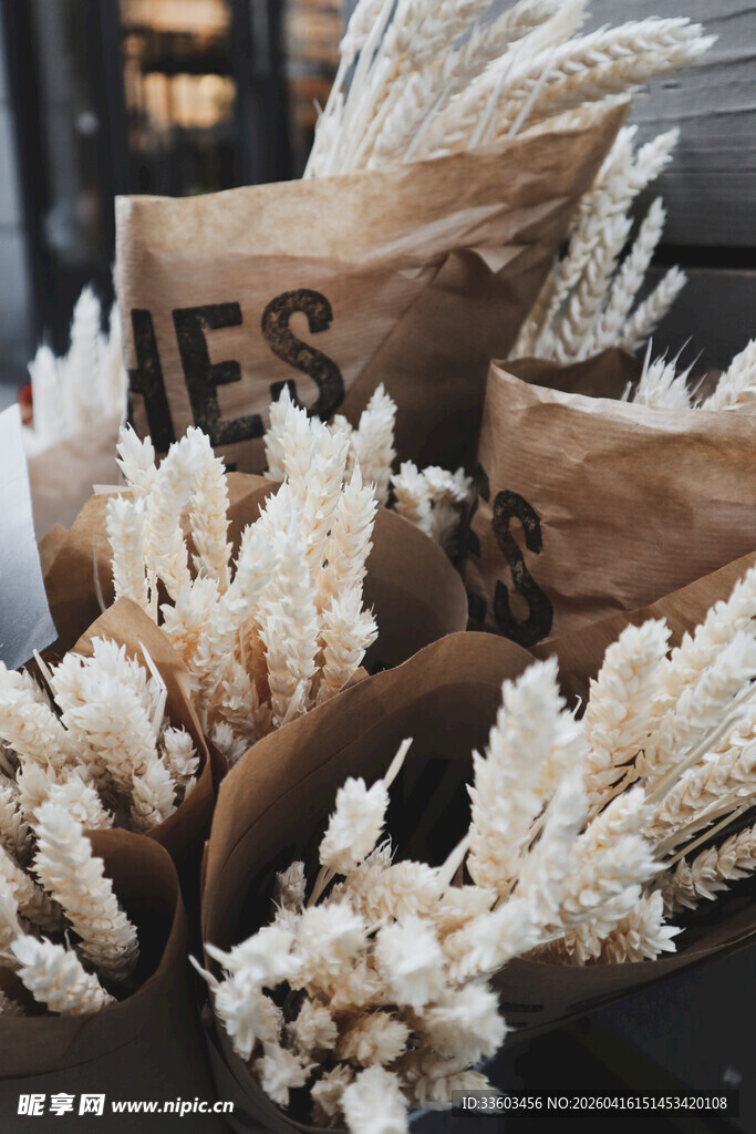 干花束质朴自然的装饰美