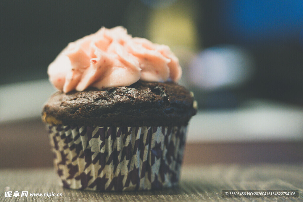 美味巧克力纸杯蛋糕