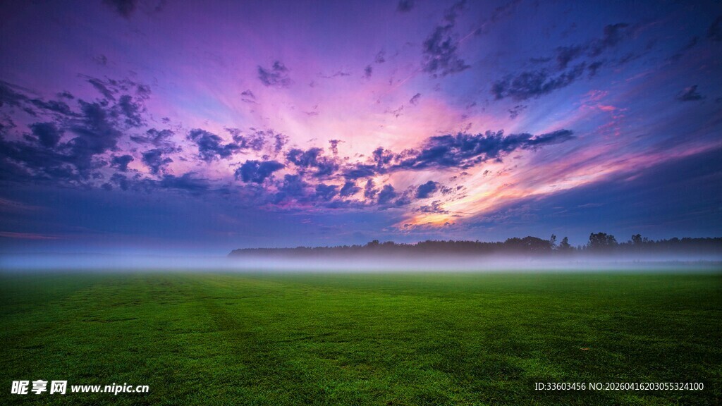 梦幻草原上的绚丽天空