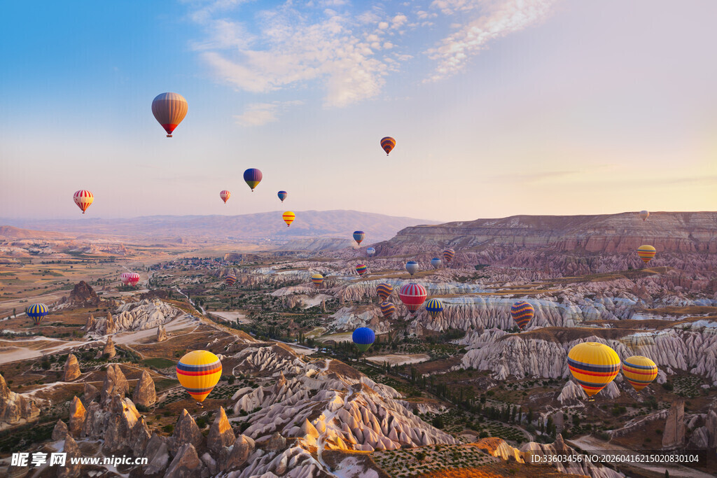 卡帕多西亚缤纷热气球景观