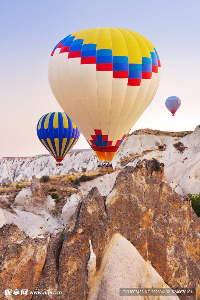 卡帕多西亚的多彩热气球