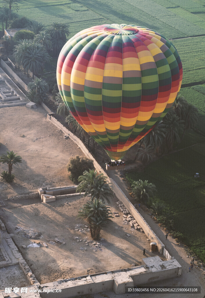 空中多彩热气球俯瞰景观