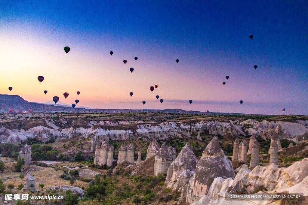 卡帕多西亚的梦幻热气球景观