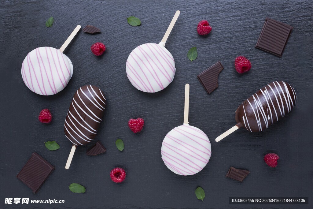 美味棒棒糖与浆果巧克力