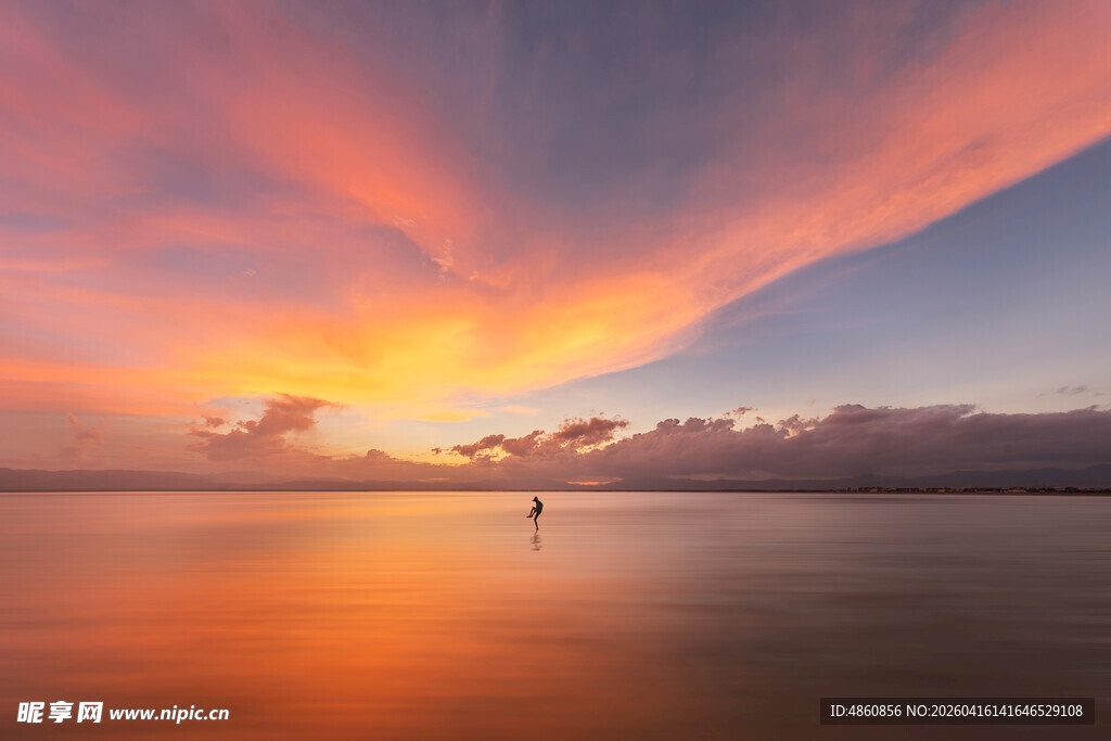 海边绝美日落风景画面
