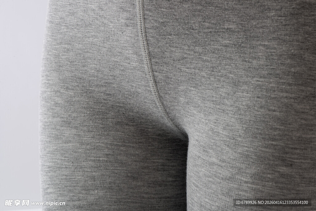 灰色紧身裤局部特写