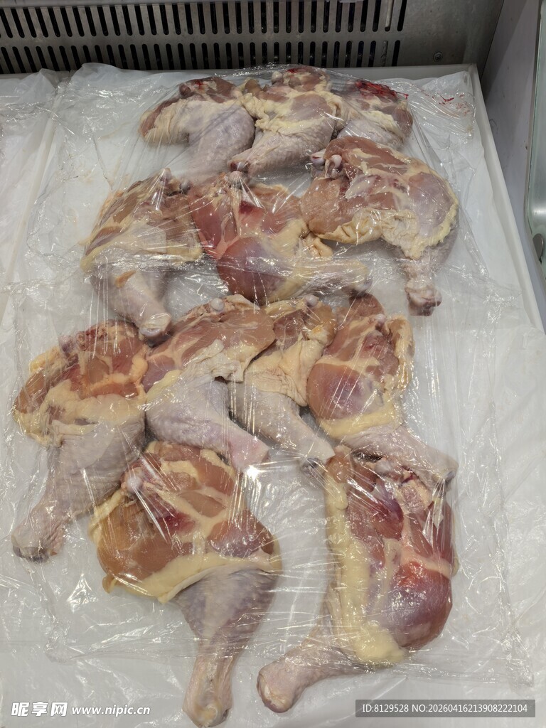 新鲜生鸡腿整齐摆放