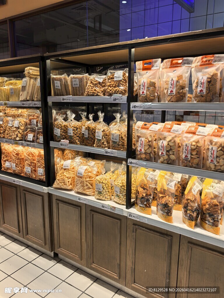 超市熟食冷藏柜陈列美食