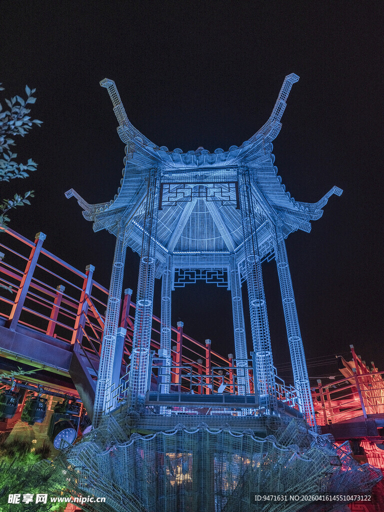 古亭夜景璀璨灯光映美景