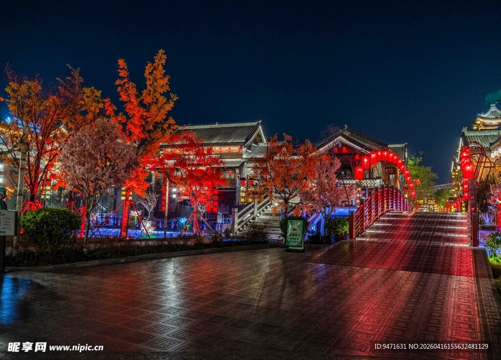 古街夜景灯光璀璨迷人