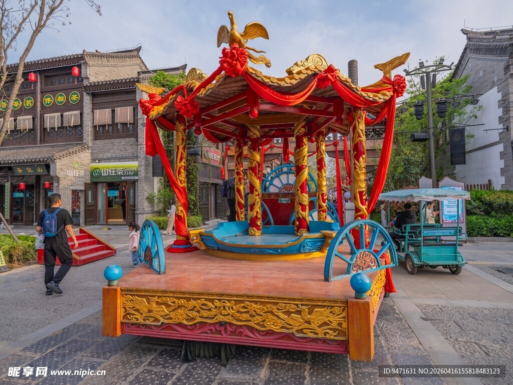 传统中式华丽花车