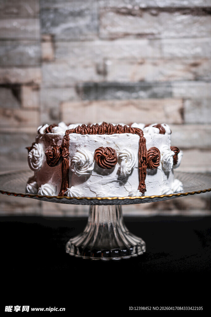精美装饰的复古风蛋糕