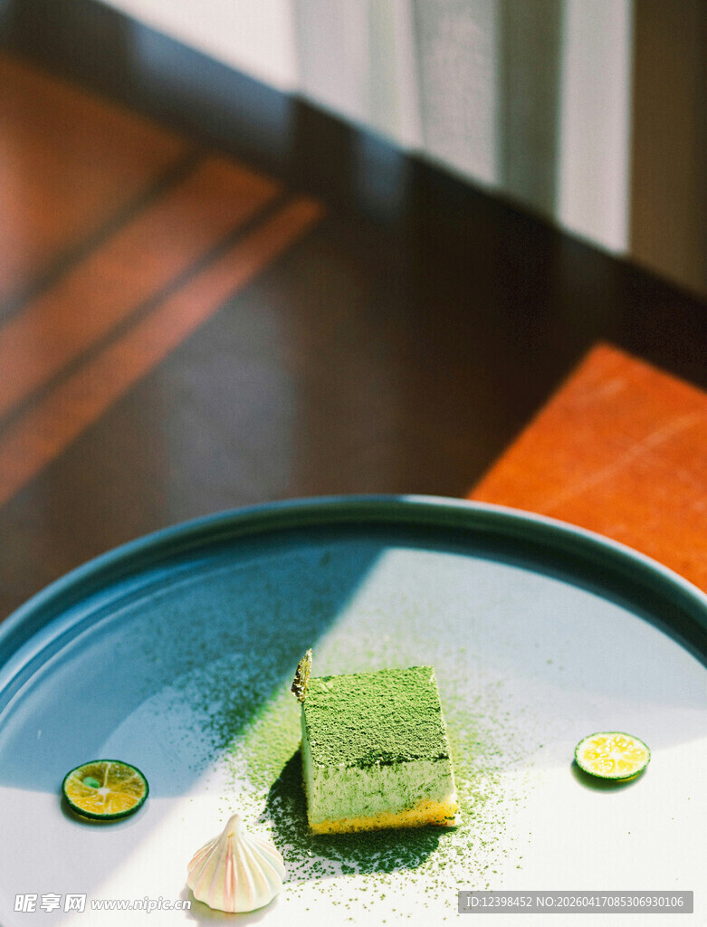 精致抹茶甜点摆盘