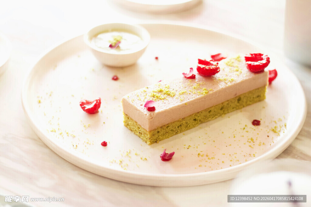 心形装饰美味芝士蛋糕