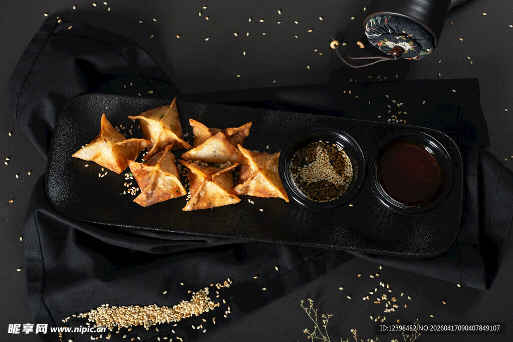 星形糕点搭配蘸酱美食