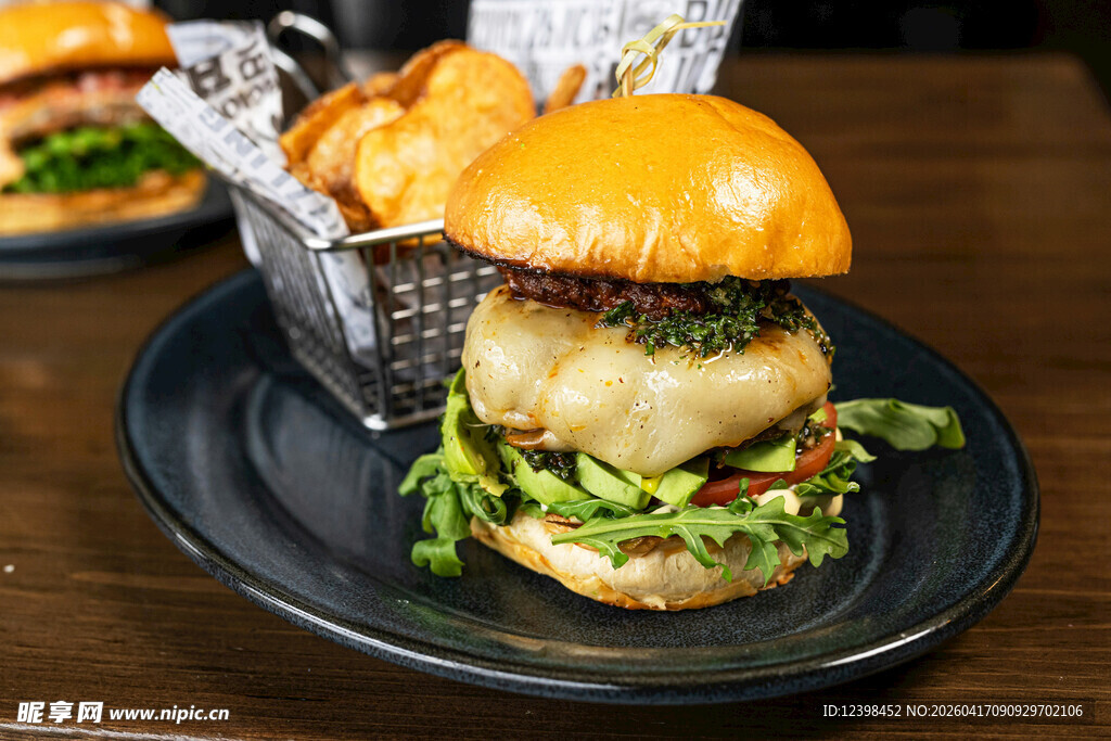 美味多汁的特色汉堡