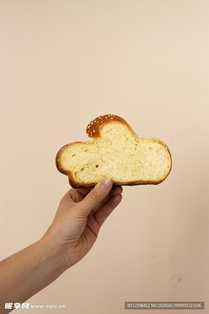 云朵形状的美味面包