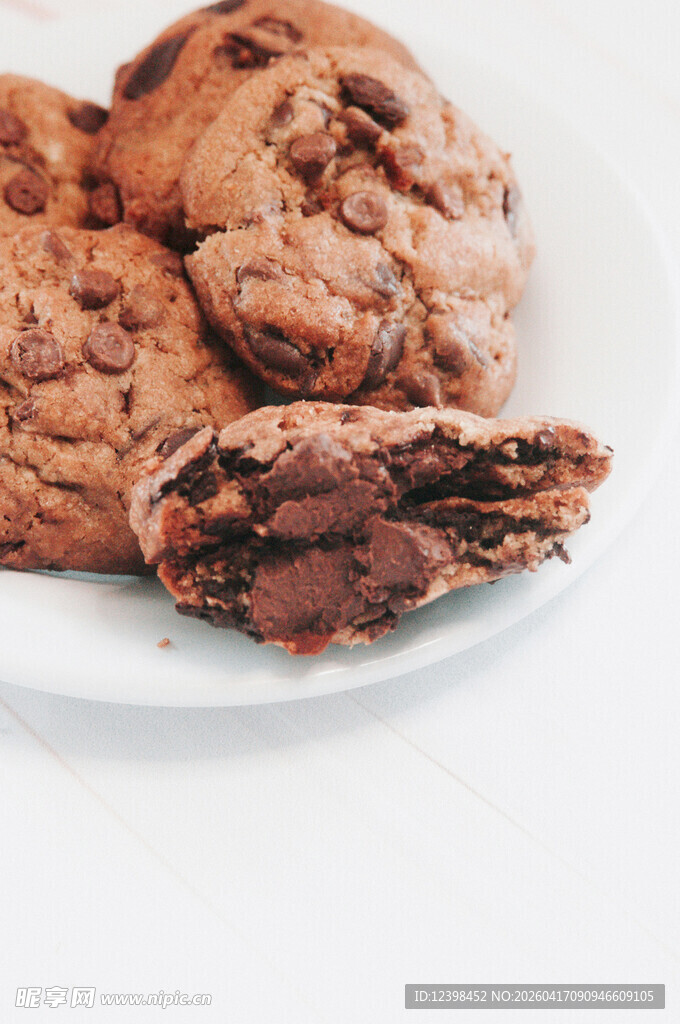 美味巧克力夹心曲奇饼干