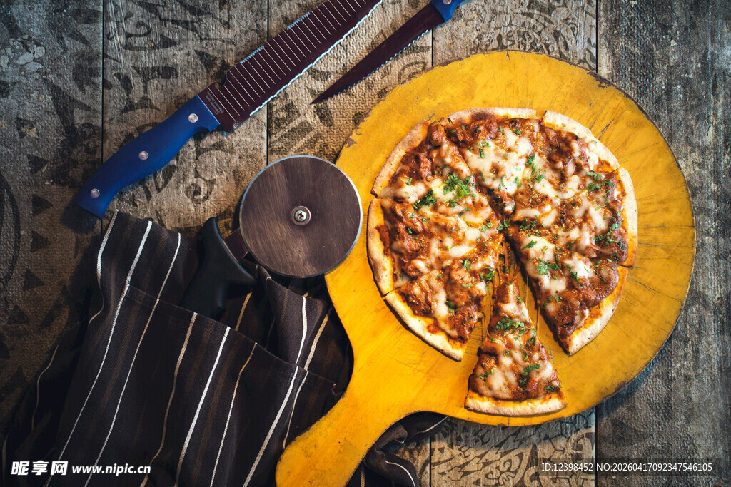 吉他上的美味披萨