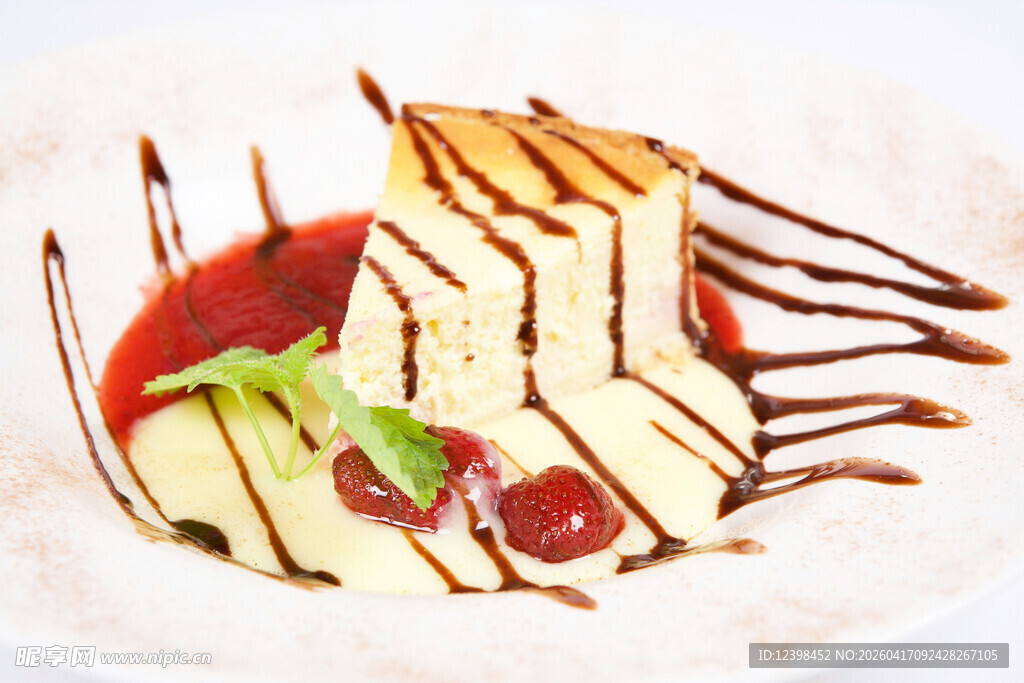 精致樱桃芝士蛋糕摆盘