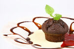 巧克力松饼配精致装饰