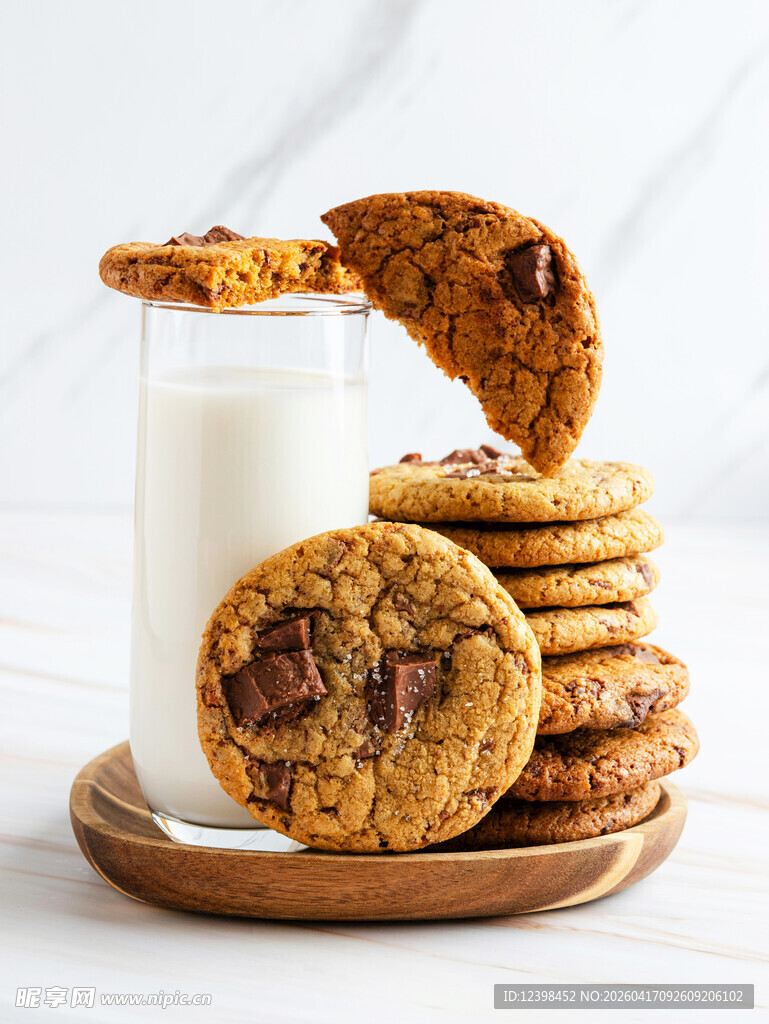 美味巧克力曲奇配牛奶