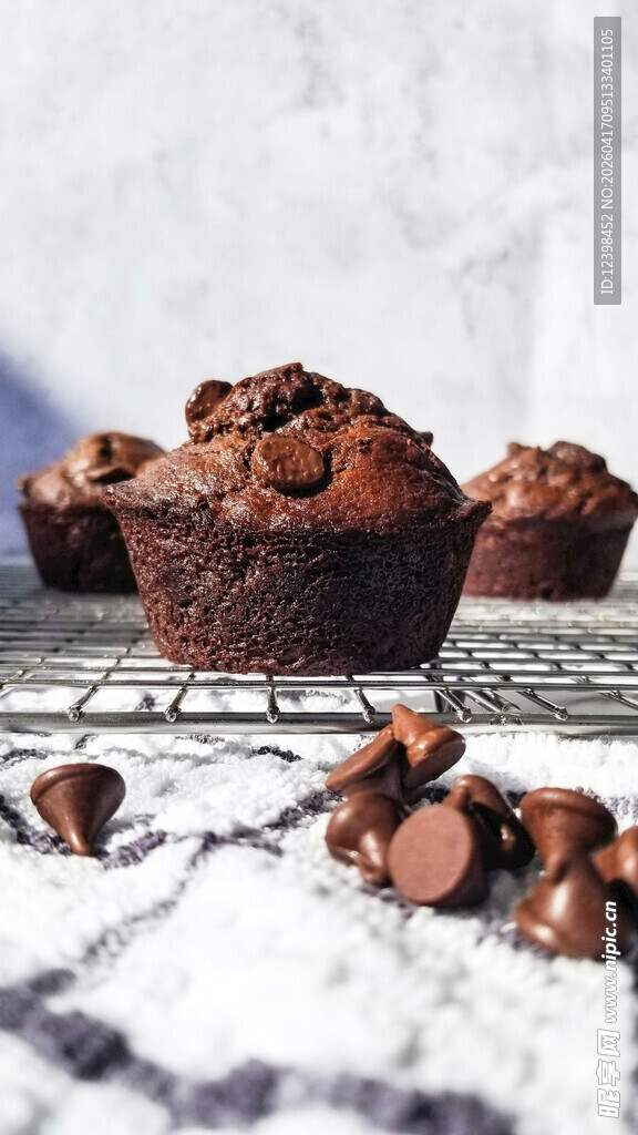 美味巧克力松饼待品尝