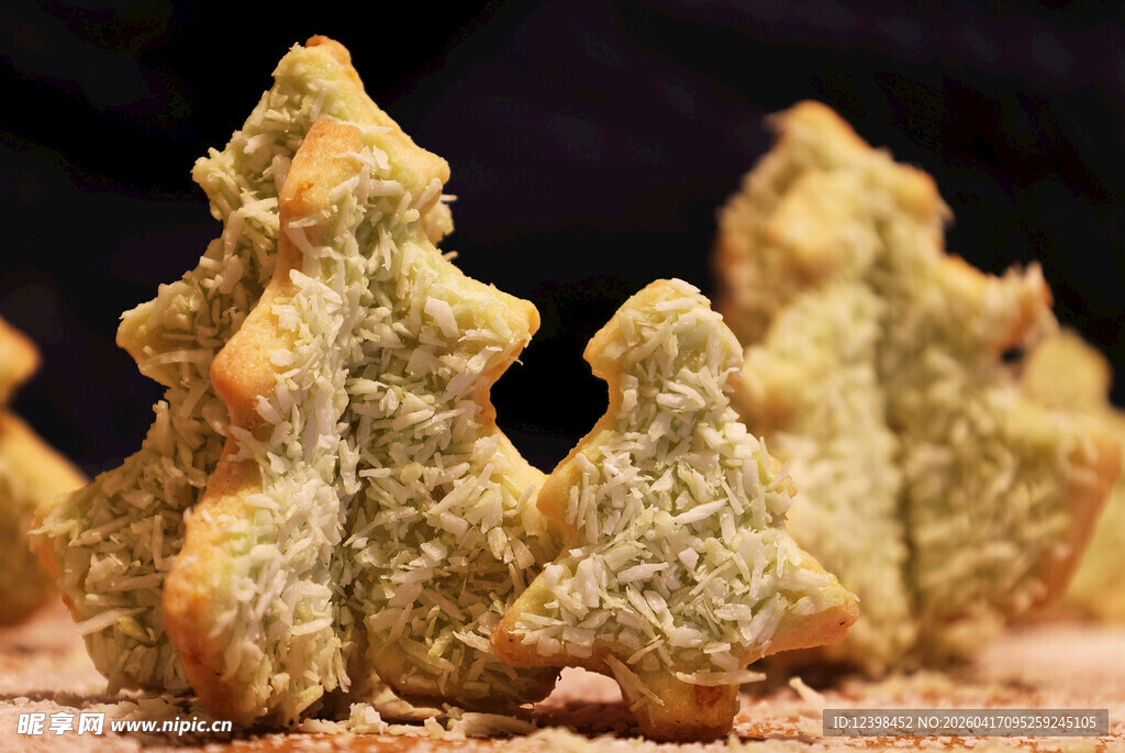 造型独特的姜饼圣诞树