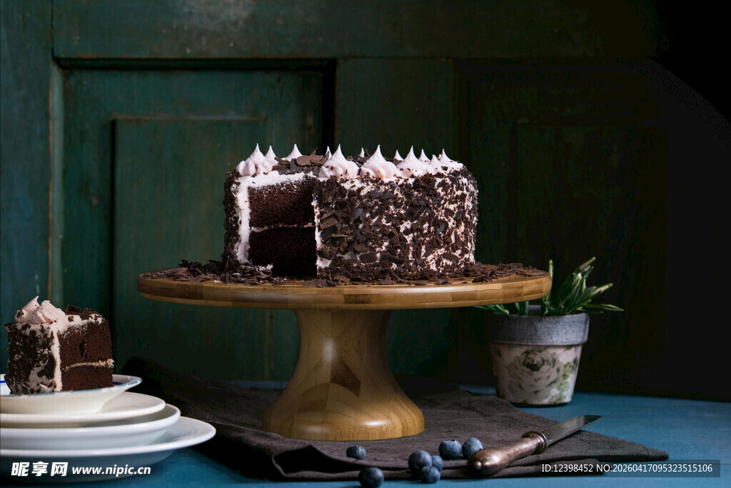 精美巧克力蛋糕摆拍