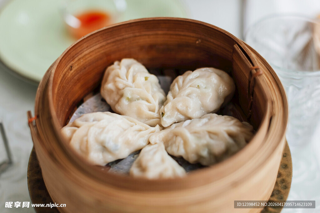 竹笼里的美味特色小笼包