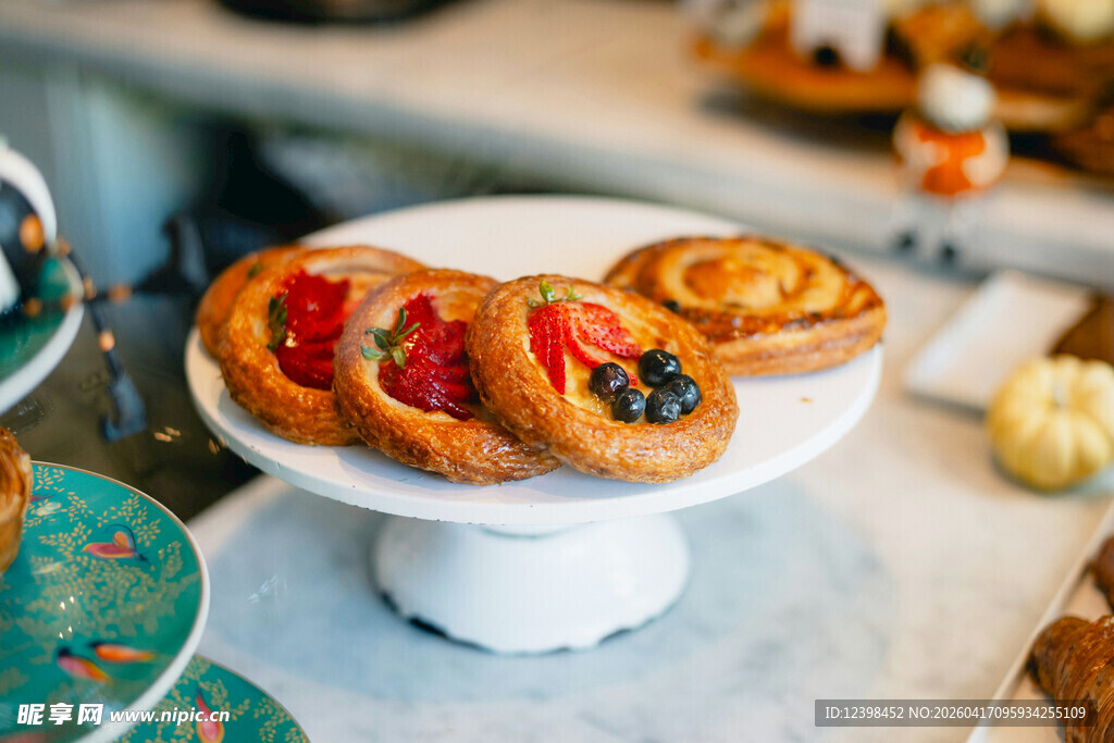 美味水果馅糕点展示