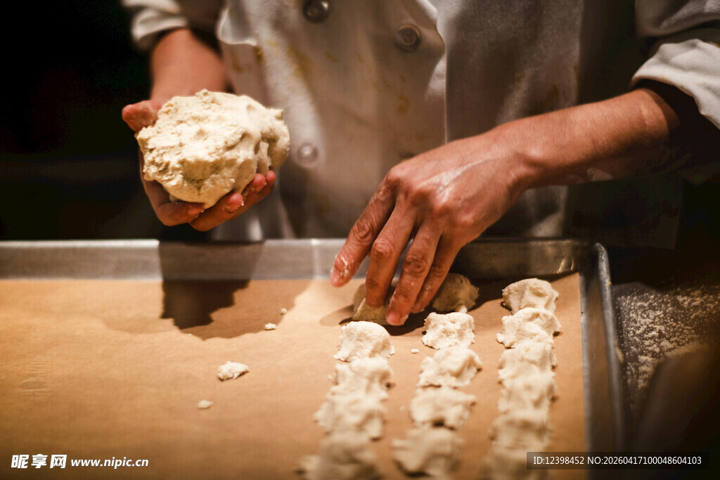 厨师手工制作面点过程