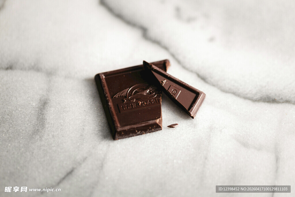 大理石上的美味巧克力