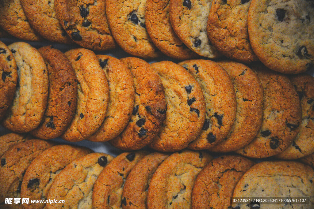 堆叠的美味巧克力曲奇饼干